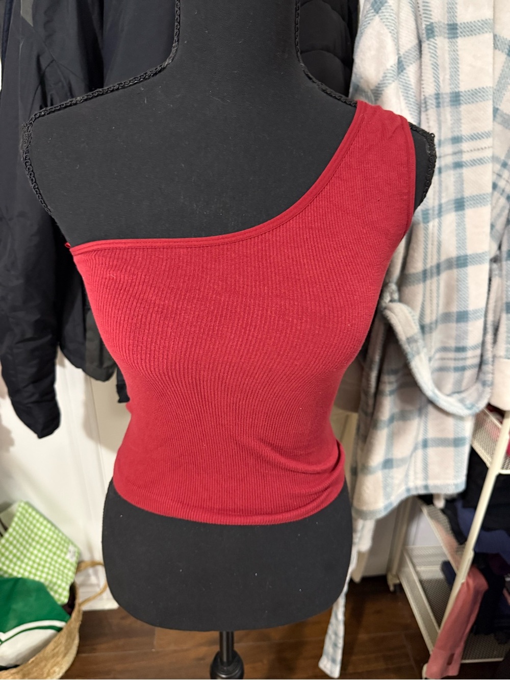 Asymmetric Ribbed Tank Top - Red - Picture 2 of 3